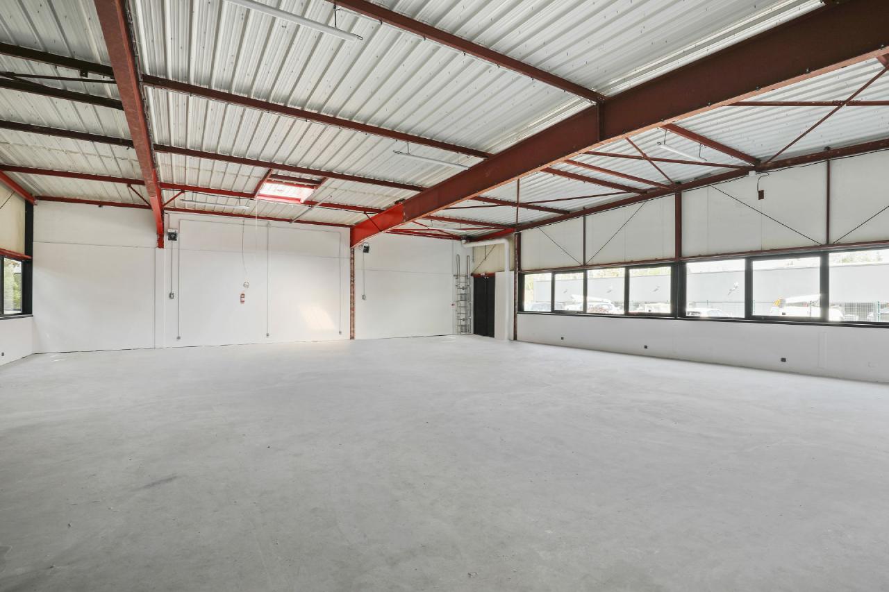 Local d'activité Villebon-sur-Yvette 308m² Location local d'activité Villebon-sur-Yvette Essonne OLACT2421036 2